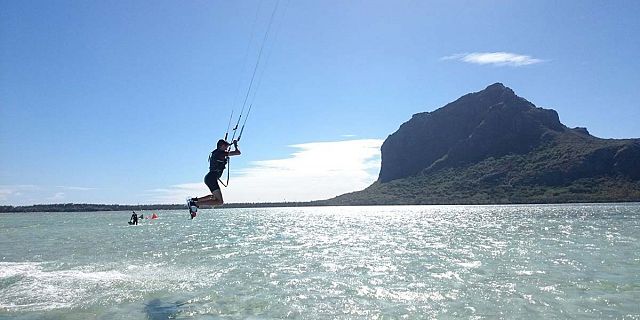 Kitesurfing le morne mauritius (1)